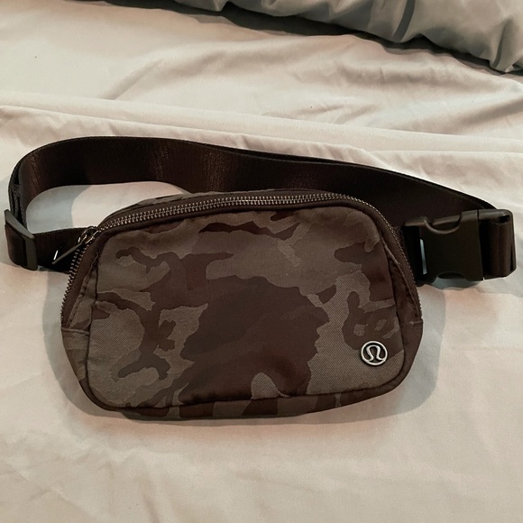 lululemon everywhere belt bag white camo